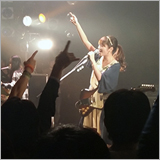 瀧川ありさ、3マンイベントで新曲「Again」を熱唱