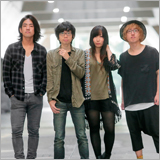 WHITE ASH、不敵な微笑みを浮かべるバンド初LIVE DVDアートワークを公開