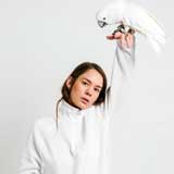 新人シンセポップ・デュオ、アナ・オブ・ザ・ノースが「Someone」のMVを公開！