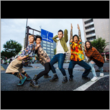 彼女 IN THE DISPLAY、新ビジュアルで原点回帰の “ジョジョ立ち” を披露