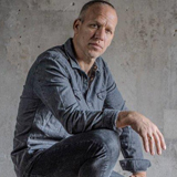 イスラエルの超絶ベーシスト、アヴィシャイ・コーエン最新作『1970』日本先行発売中！