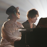 鍵盤男子(けんばんだんし)、11/30(木)メジャーデビュー記念コンサートを開催。世界初の回転するステージで超絶技巧のピアノ連弾パフォーマンス!