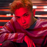 沖縄出身21歳の新世代ラッパーRude-α、11/28リリースのデジタルシングル『Boy Meets Girl』ジャケ写＆新アー写を公開