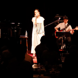 安田レイ、圧倒的な歌唱力披露でワンマンライブ大成功！初のピアノ弾き語りにも挑戦でファン歓喜！