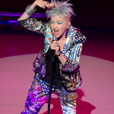 シンディ・ローパー、デビュー35周年アニバーサリー・ツアーの東京初日公演レポートが到着！