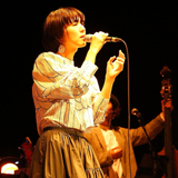 熊木杏里、アルバム『人と時』リリース記念ライブで情感溢れるステージを披露！