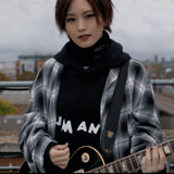 山本彩、初ロンドンで撮影された新曲「TRUE BLUE」ミュージックビデオが完成！（今夜、本人と一緒にプレミア公開）