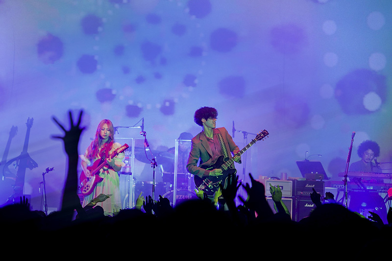 GLIM SPANKY、8月5日に開催された「Velvet Theater 2023」東京公演のオフィシャルライブレポートが到着！