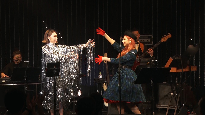 野宮真貴、松尾レミ(GLIM SPANKY)とコラボ初歌唱した「CANDY MOON」最新ライブ・ムービー公開!