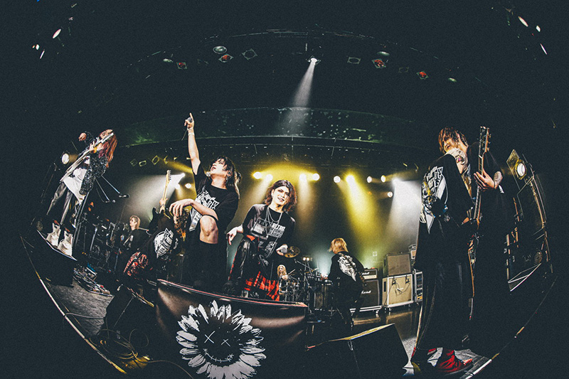 6月11日、東京・恵比寿リキッドルームにて<DEZERT × vistlip 2MAN TOUR “でざとりっぷ!”>のファイナル公演が開催