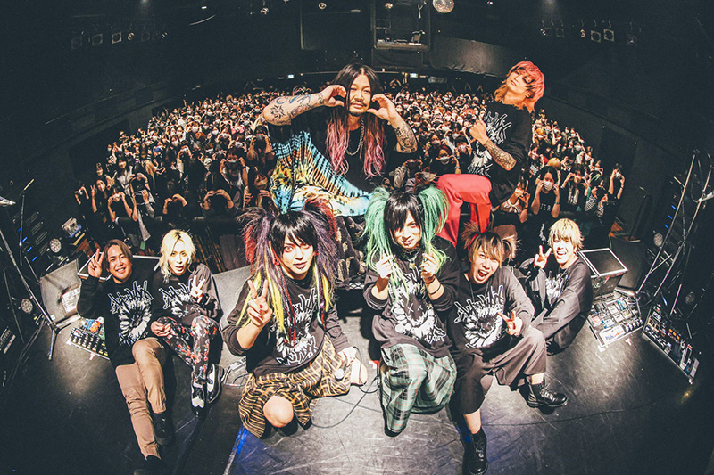 DEZERT、夕闇に誘いし漆黒の天使達とのツーマンライヴ「DEZERT × 夕闇に誘いし漆黒の天使達 “すっごいツインテールを決める会”」を開催!