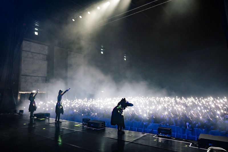 BABYMETAL、初のアジアワンマンツアーでタイのヒップホップシンガーF.HEROと約4年ぶりの再共演が実現！