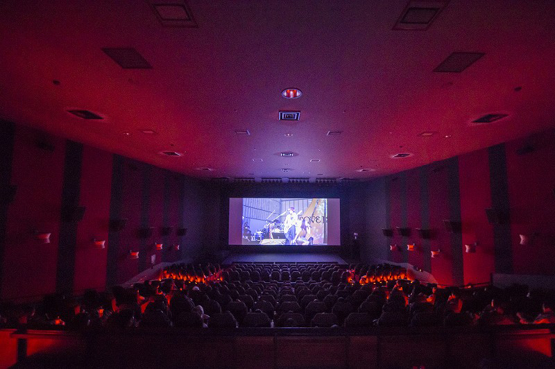 大塚 愛と観る、LIVE先行試写会を映画館で開催！