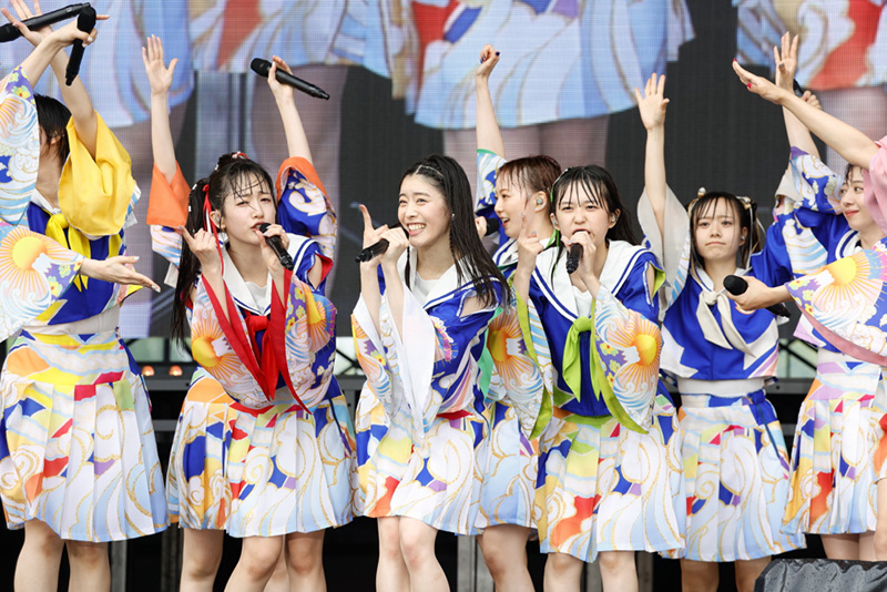 私立恵比寿中学、夏の恒例野外ライブ「ファミえん2023」開催！ 雄大な富士山！鮮やかな花火！