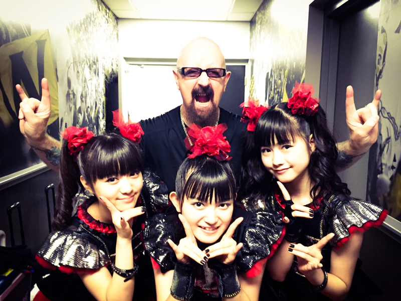 BABYMETAL、ロブ・ハルフォードとの写真