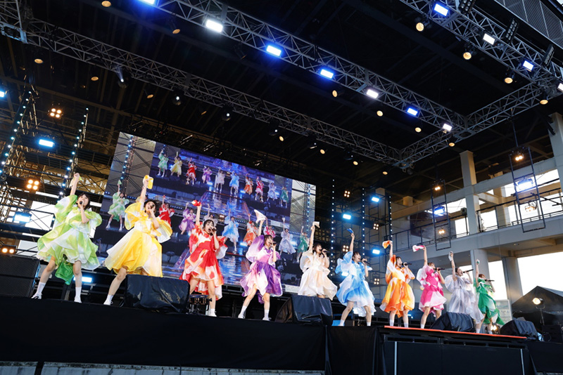 私立恵比寿中学、夏の恒例野外ライブ「ファミえん2023」開催！ 雄大な富士山！鮮やかな花火！