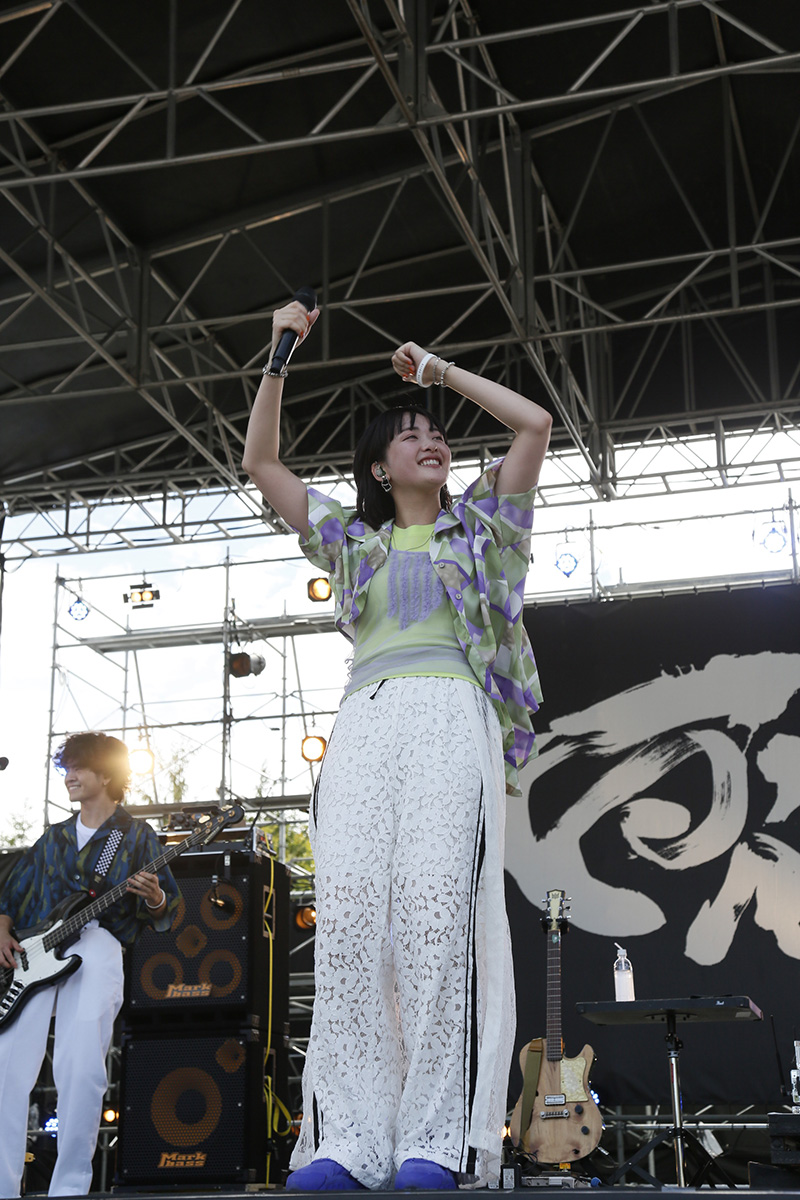 高橋優、故郷・秋田県で開催された本人主催フェス「秋田CARAVAN MUSIC FES 2023」で新曲「雪月風花」のリリース情報を解禁！全国ツアーの開催も発表！サプライズゲストとして同郷出身藤あや子さんが登場。