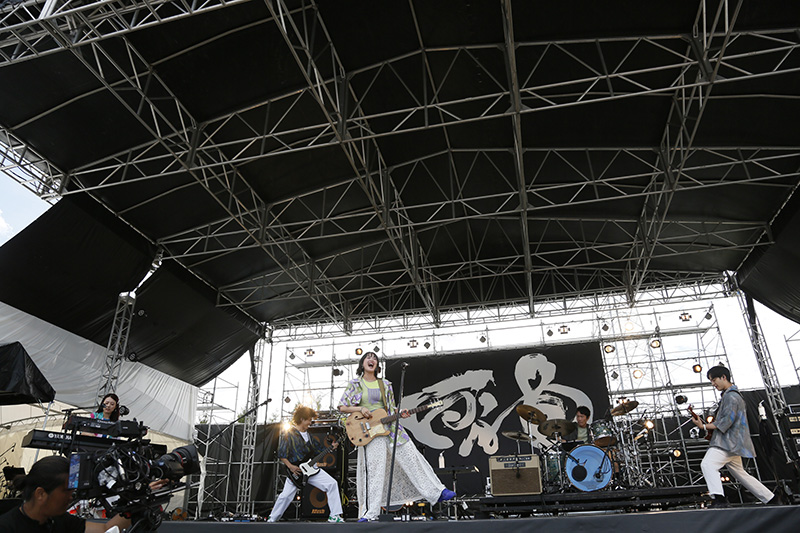 高橋優、第6回目。故郷・秋田県で開催された本人主催フェス「秋田CARAVAN MUSIC FES 2023」で新曲「雪月風花」のリリース情報を解禁!全国ツアーの開催も発表!サプライズゲストとして同郷出身藤あや子さんが登場。