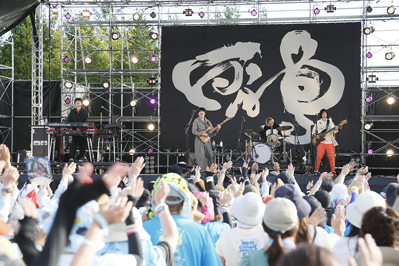 高橋優、第6回目。故郷・秋田県で開催された本人主催フェス「秋田CARAVAN MUSIC FES 2023」で新曲「雪月風花」のリリース情報を解禁！全国ツアーの開催も発表！サプライズゲストとして同郷出身藤あや子さんが登場。