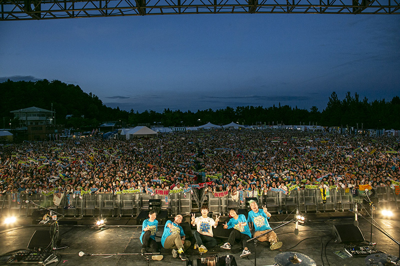 高橋優、第6回目。故郷・秋田県で開催された本人主催フェス「秋田CARAVAN MUSIC FES 2023」で新曲「雪月風花」のリリース情報を解禁！全国ツアーの開催も発表！サプライズゲストとして同郷出身藤あや子さんが登場。