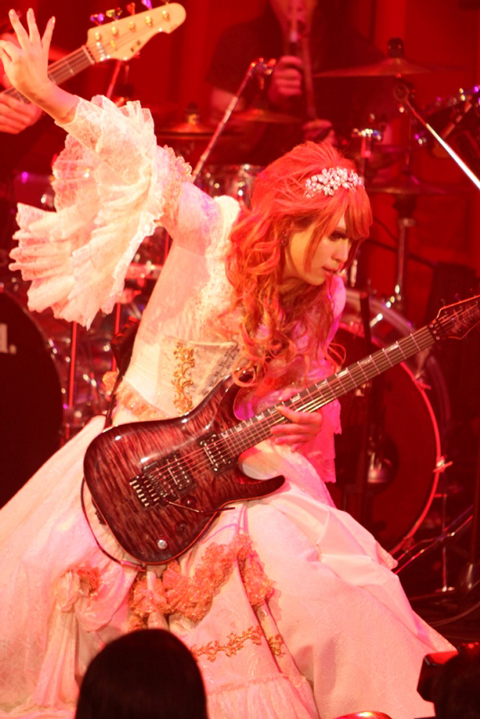 HIZAKI、日本初のソロライブを渋谷マウントレーニアホールにて敢行