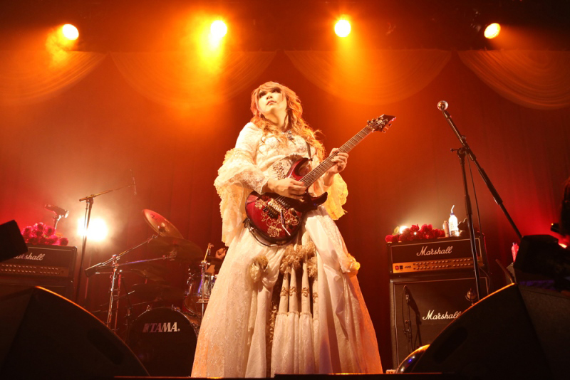 HIZAKI、日本初のソロライブを渋谷マウントレーニアホールにて敢行