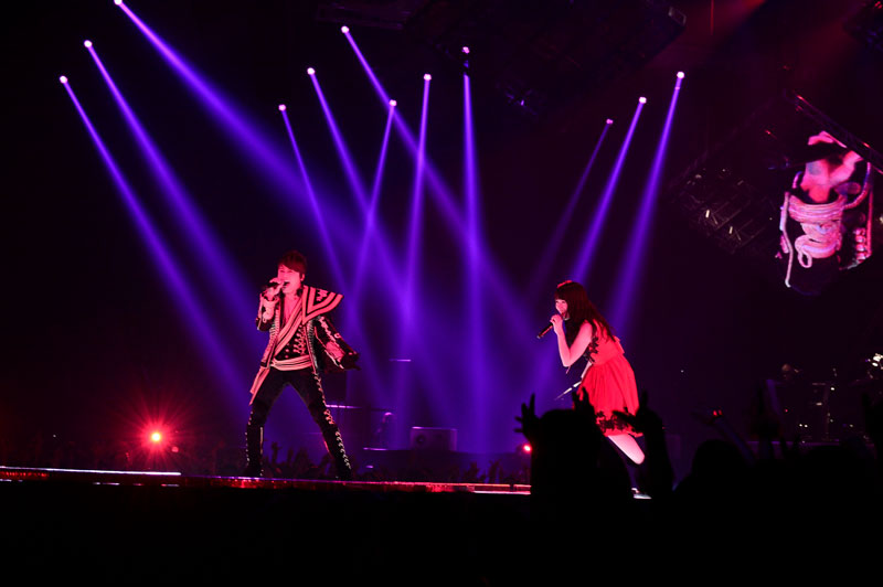 T.M.Revolution、さいたまスーパーアリーナ記念公演に水樹奈々がサプライズ出演