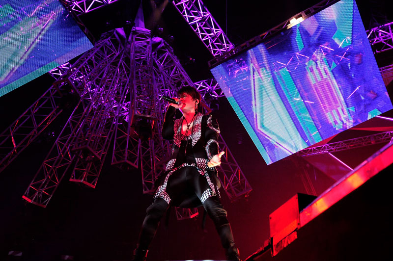 T.M.Revolution、さいたまスーパーアリーナ記念公演に水樹奈々がサプライズ出演