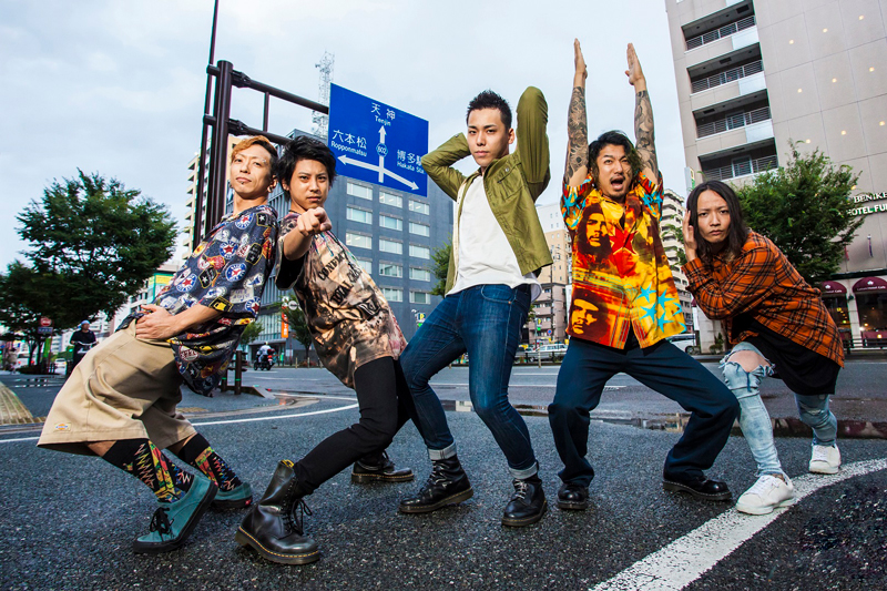 彼女-IN-THE-DISPLAY