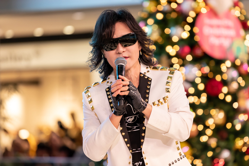 Toshl、カバーアルバム『IM A SINGER』発売記念イベントを都内で開催