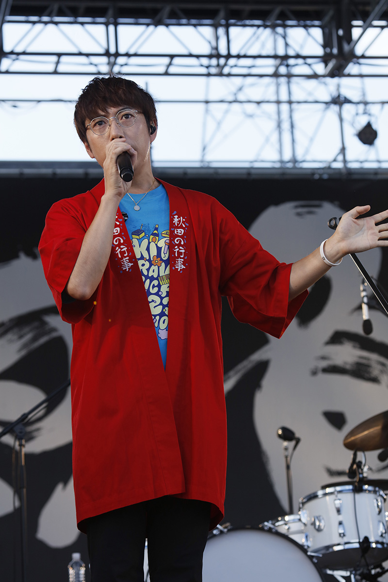 高橋優、故郷・秋田県で開催された本人主催フェス「秋田CARAVAN MUSIC FES 2023」で新曲「雪月風花」のリリース情報を解禁！全国ツアーの開催も発表！サプライズゲストとして同郷出身藤あや子さんが登場。