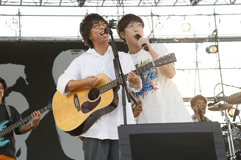 高橋優、故郷・秋田県で開催された本人主催フェス「秋田CARAVAN MUSIC FES 2023」で新曲「雪月風花」のリリース情報を解禁！全国ツアーの開催も発表！サプライズゲストとして同郷出身藤あや子さんが登場。