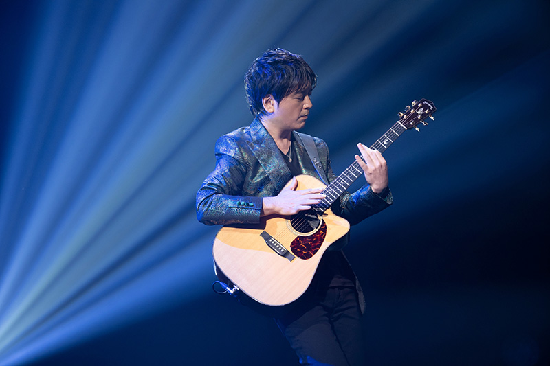 アコースティックギタリスト・押尾コータローのメジャーデビュー20周年記念スペシャルライブ「押尾コータロー 20th Anniversary Special Live “My Guitar, My Life”」大阪・フェスティバルホール公演のオフィシャルライブレポートが到着!