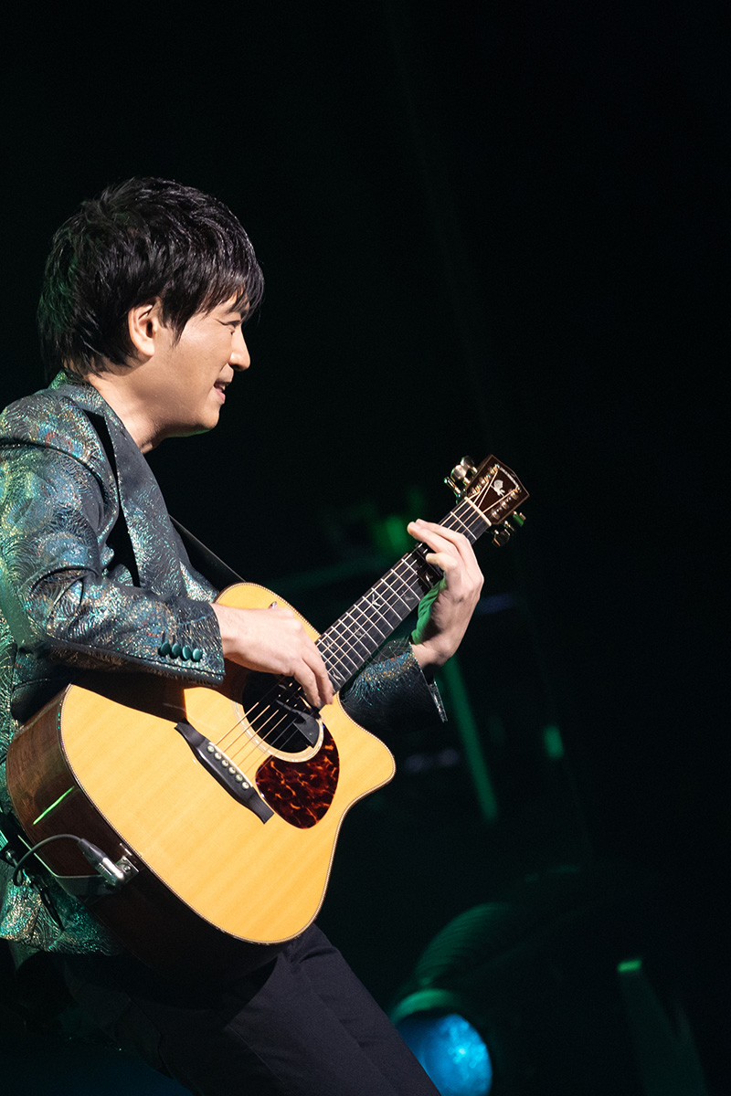 アコースティックギタリスト・押尾コータローのメジャーデビュー20周年記念スペシャルライブ「押尾コータロー 20th Anniversary Special Live “My Guitar, My Life”」大阪・フェスティバルホール公演のオフィシャルライブレポートが到着!
