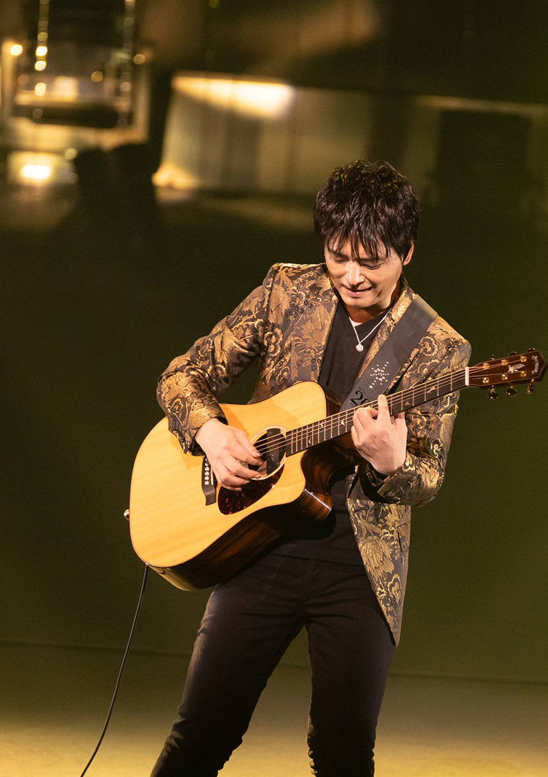 アコースティックギタリスト・押尾コータローのメジャーデビュー20周年記念スペシャルライブ「押尾コータロー 20th Anniversary Special Live “My Guitar, My Life”」大阪・フェスティバルホール公演のオフィシャルライブレポートが到着!