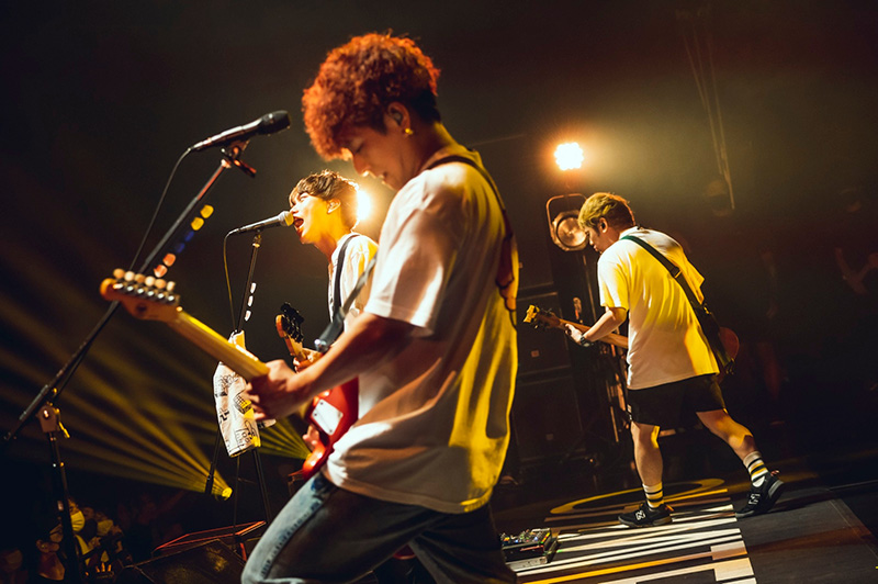 04 Limited Sazabys、FC「YON TOWN」発足4周年を祝う町民大感謝祭、愛知•Zepp Nagoyaで開催！