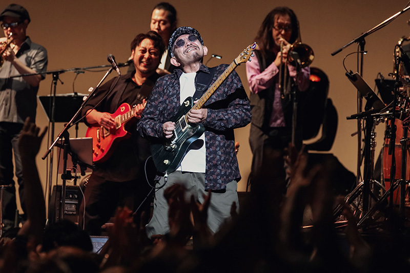 Sing Like Talking デビュー35周年記念ライブ「Sing Like Talking 35th Anniversary "OFF THE CHAIN” / “FRIENDS !”」大盛況を収める！