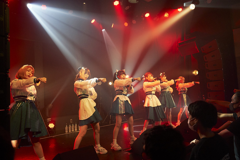 Sekaisen、デビュー1周年記念日の単独公演で未発表曲「トライアド」初披露！