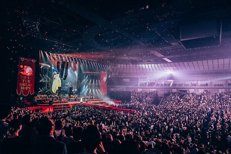 MISIA、デビュー曲から最新曲まで、ヒット曲満載のライヴで魅せた! 25周年のMISIAが満員のオーディエンスと共に紡いだ希望の光