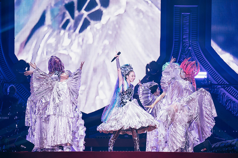 MISIA、デビュー曲から最新曲まで、ヒット曲満載のライヴで魅せた! 25周年のMISIAが満員のオーディエンスと共に紡いだ希望の光
