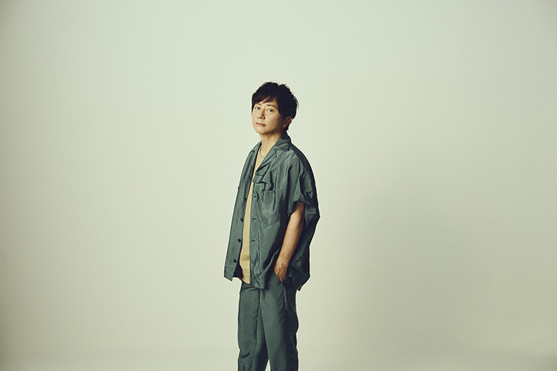 岡野昭仁(ポルノグラフィティ)、8月23日リリース1stアルバム「Walkin' with a song」よりEve作詞・作曲「ハイファイ浪漫」の先行配信スタート！！ 21時からはMUSIC VIDEOもプレミア公開！！