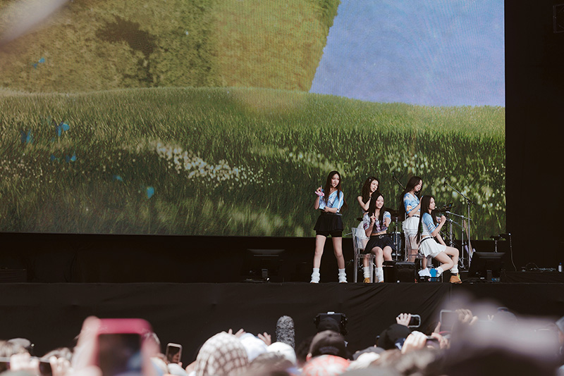 NewJeans、「SUMMER SONIC 2023」に出演! 熱い歓声に包まれる中、観客3万人の前でパフォーマンスを披露!