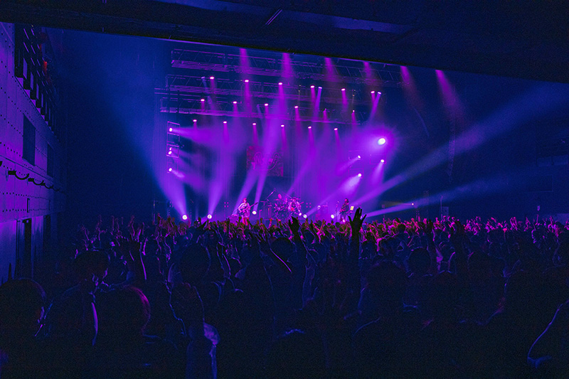 NEE、バンド最大規模となる3rd TOUR「EASTER GAME」のファイナル公演を東京・Zepp Hanedaにて開催！