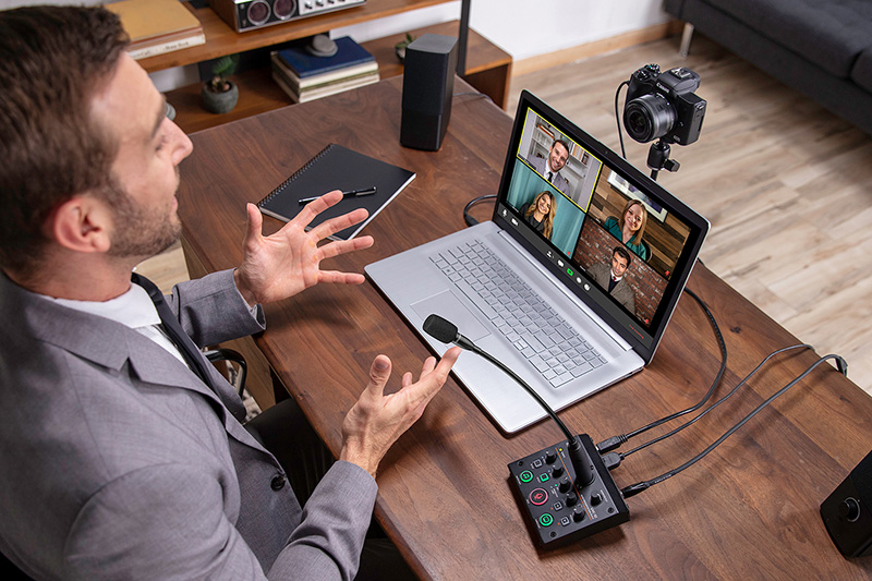 Webプレゼンテーション・ドック「UVC-02」とグースネック・マイク「CGM-30」