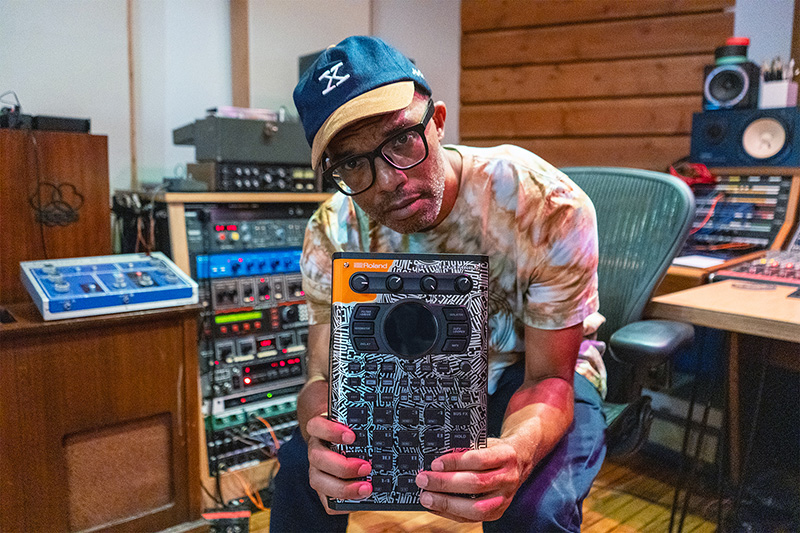 ローランド、『SP-404MKII Stones Throw Limited Edition』をリリース！（ヒップホップ・レーベル「Stones Throw Records」とのコラボによるサンプラー）