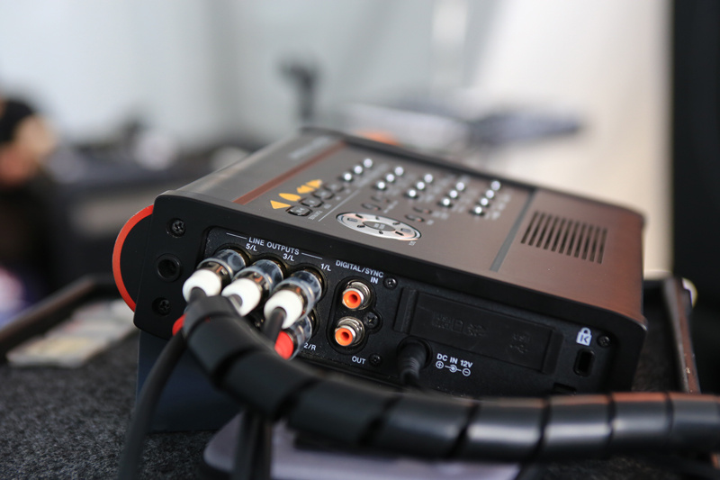 フィールドレコーダー「TASCAM DR-680MKII」をライブで使う！ （PUFFYのバックバンドのベーシスト、木下裕晴氏に同行取材インタビュー）