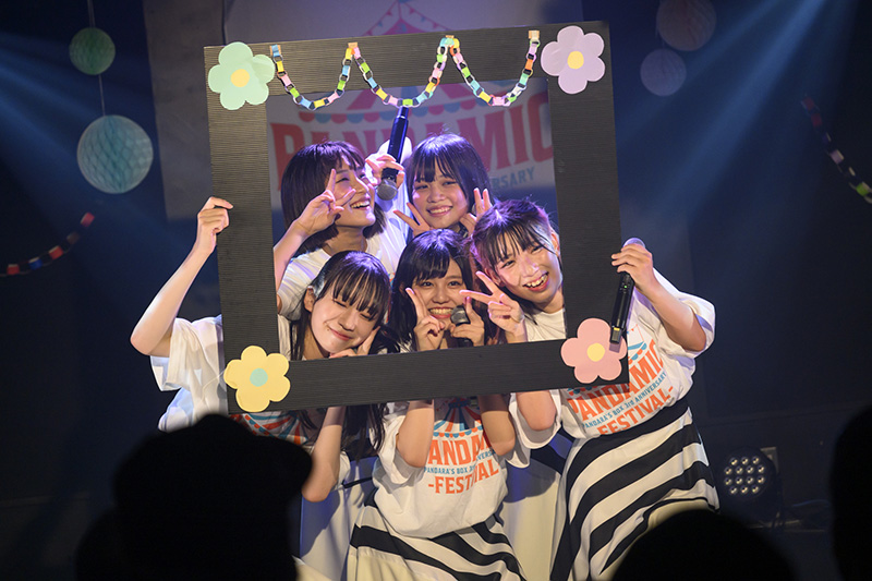 PANDAMIC、会場装飾をプロデュースした3周年記念ワンマンライブでメンバー初作詞の新曲「大人になったら」初披露！
