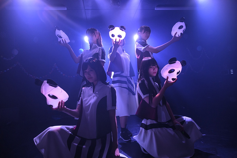 PANDAMIC、会場装飾をプロデュースした3周年記念ワンマンライブでメンバー初作詞の新曲「大人になったら」初披露！