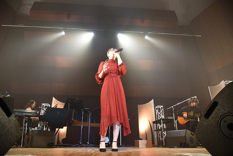 民謡出身シンガーソングライター朝倉さやが全国ツアー「朝倉さやコンサートツアー2022 Life Song Live」の最終日を11月27日（日）故郷の山形テルサ大ホールで締め括った。