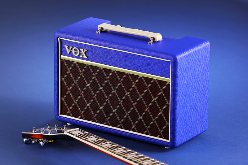 VOX「Pathfinder10 RB（Royal Blue）」と「Pathfinder 10 CB（Cream Brown）」